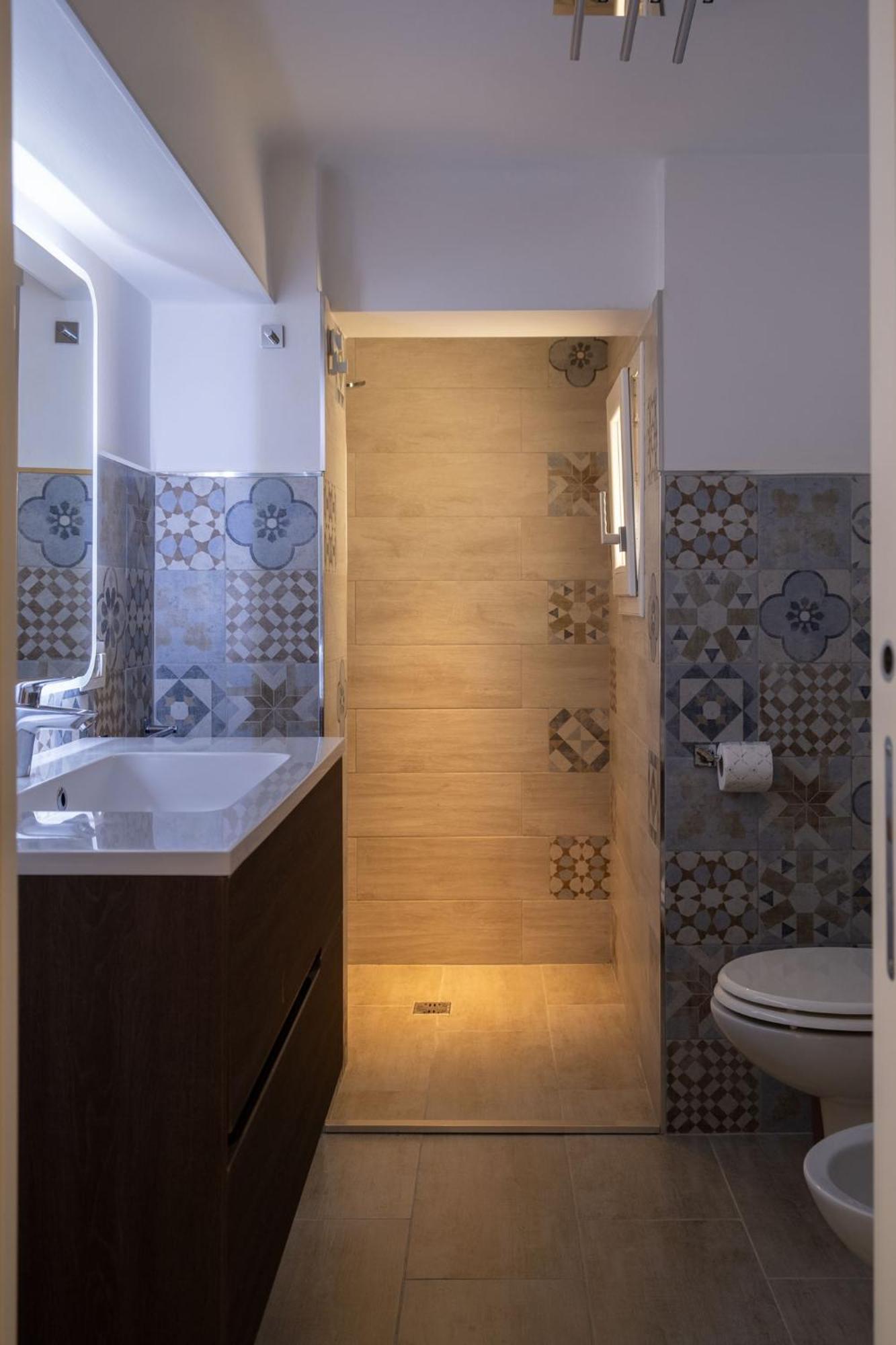 Urban Home Bari Bagian luar foto